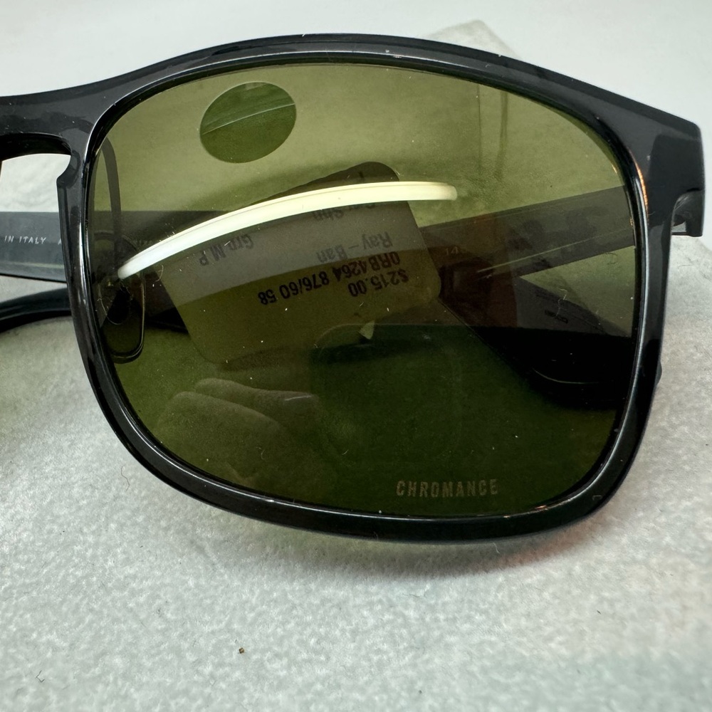 Ray - Ban
ORB4264 876/60 58

Gry Shn
Grn M P